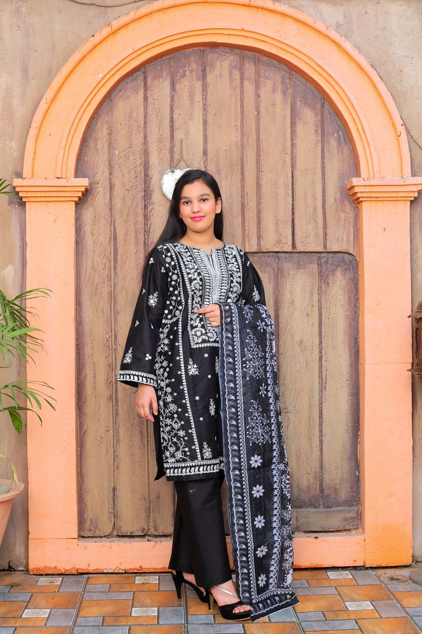 Black ,Ready to wear , 3 Pc
